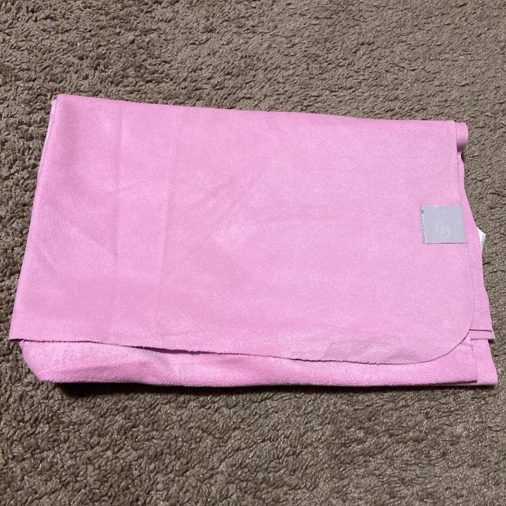 NWOT Lululemon yoga mat towel